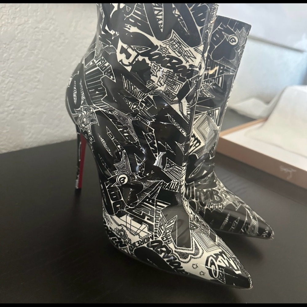 Christian Louboutin So Kate Boot - black and white graffiti - 120mm - Picture 4 of 6